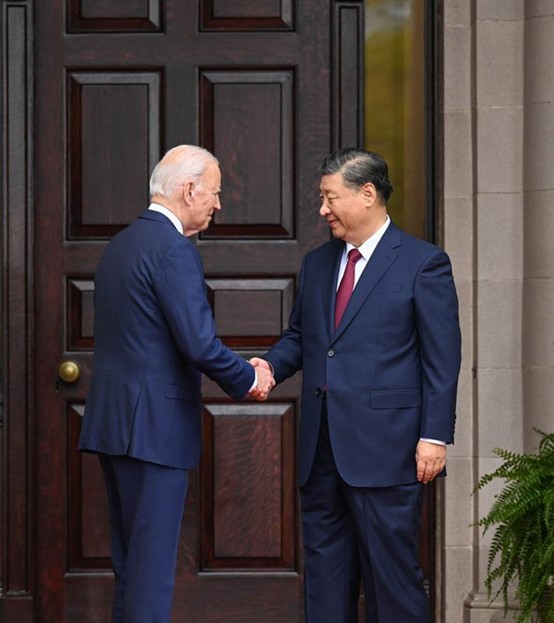 Dne 15. listopadu místního času vedli čínský prezident Xi Jinping a  americký prezident Joe Biden jednání v panství Filoli v americkém San Franciscu.