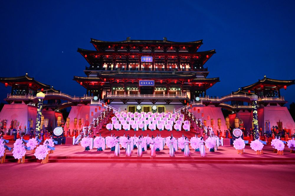 Uvítací ceremoniál před pagodou Ziyun.
