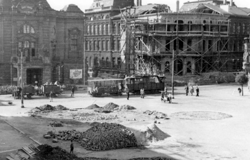 Rok 1945: Tramvaj na dnešním Lidickém náměstí v Ústí nad Labem. Foto: Muzeum města Ústí nad Labem.