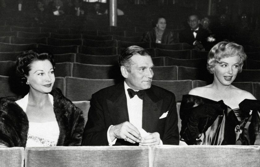 Laurence Olivier s Vivien Leighovou a Marilyn Monroe v roce 1956. Foto: Profimedia