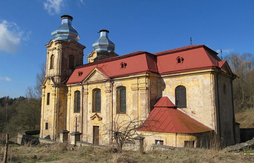 Kostel Navštívení Panny Marie, Skoky. Foto: Krabat77, CC BY-SA 3.0.