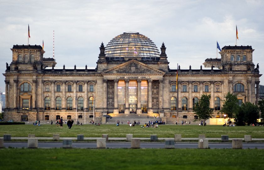 Bývalý Reichstag, dnes Bundestag. Foto: Michael J Fromholtz, CC BY-SA 3.0