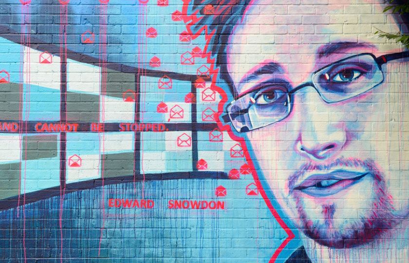 Pouliční umění na Tib Street v Manchesteru s bývalým počítačovým specialistou CIA a NSA Edwardem Snowdenem. Foto: Profimedia