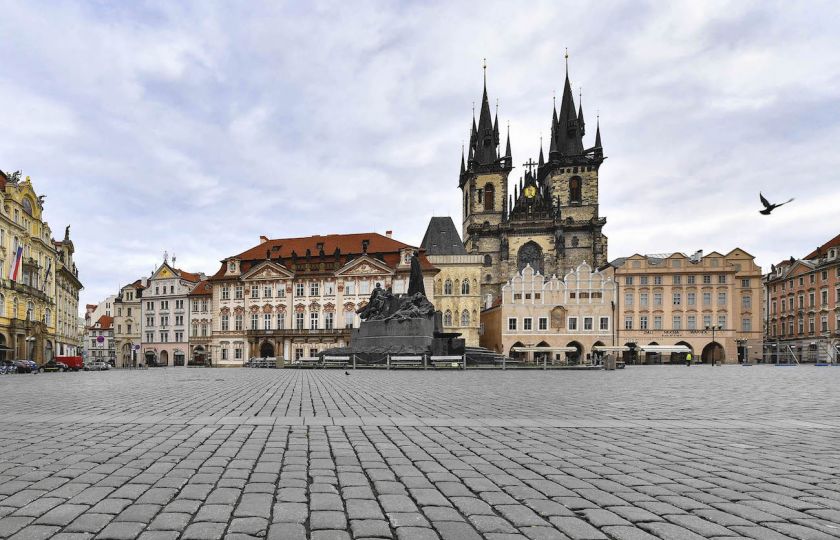 Prázdné Staroměstské náměstí v Praze. Foto: Aerofilms.