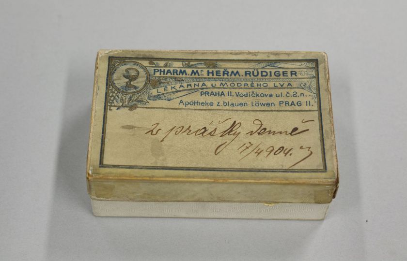 Krabička s léky pro Antonína Dvořáka (originální balení). Foto: Národní muzeum.