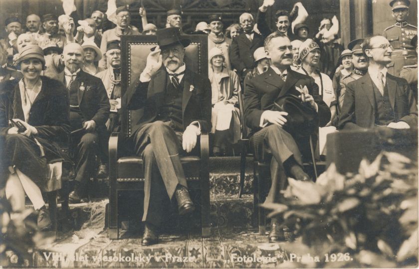 T. G. Masaryk spolu s Janem Černým (třetím a šestým předsedou vlády Československa) na VIII. sletu všesokolském v roce 1926 v Praze.