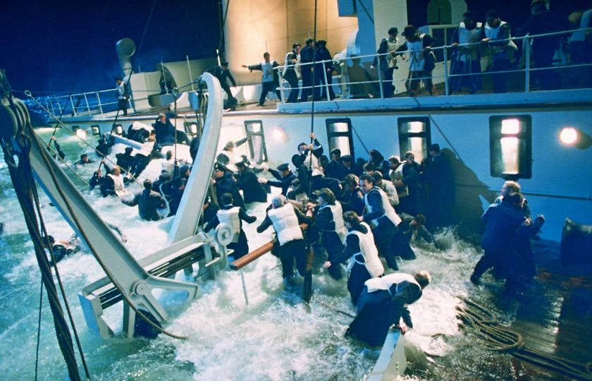 Film Titanic (1997) opakuje nepodložená tvrzení o hrdinství kapitána Edwarda Smithe a hanbě hamižného a arogantního obchodníka Bruce Ismaye. Foto: Profimedia.