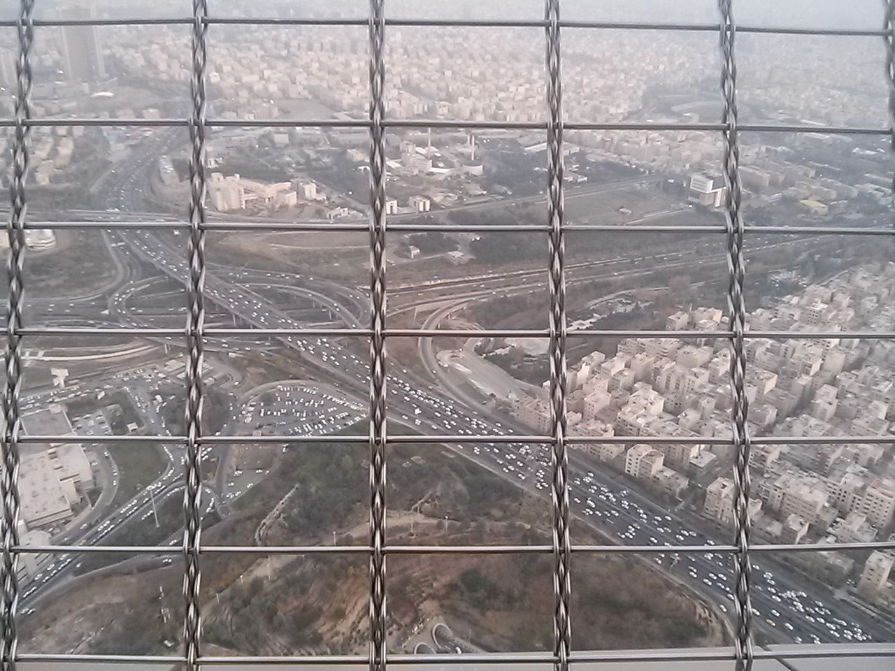 Pohled z ochozu televizní věže na Teherán. Foto: Marie Dufková