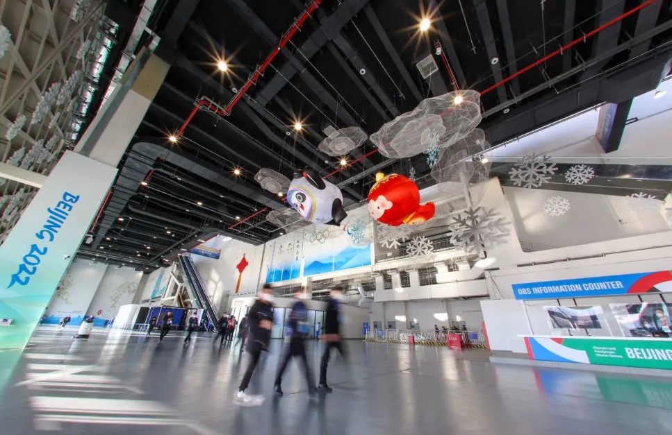 Hlavní hala mediálního centra zimních olympijských her v Pekingu, 10. ledna 2022.